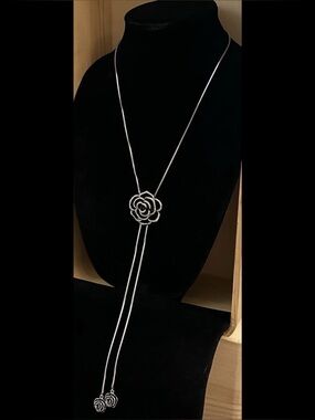 SOHI Black Rhinestone Rose Silver Tone Lariat Long Necklace